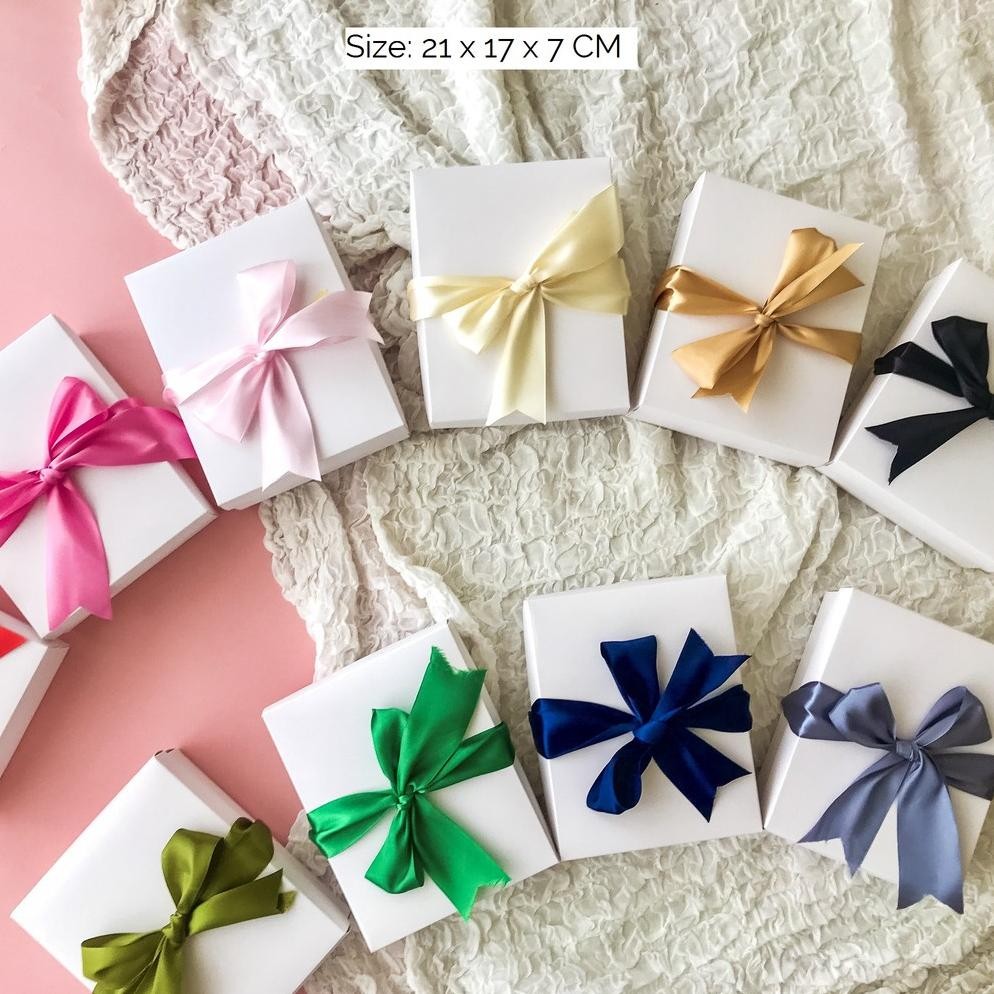 

1 Pack Isi 4 Kotak Box Kado Souvenir Hijab Pernikahan Ulang Tahun Lebaran Natal Kue