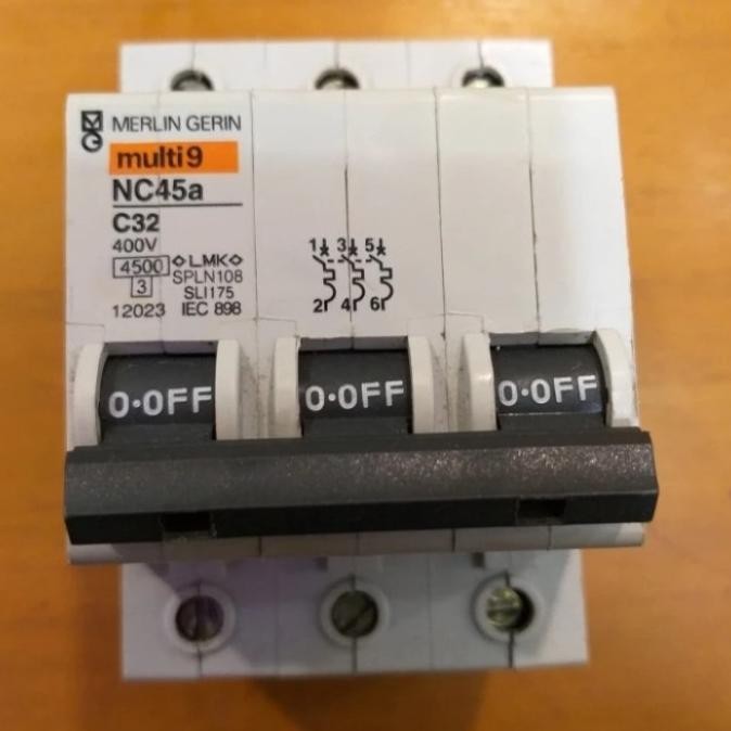 MCB MERLIN GERIN NC45 3P 32A 1111T