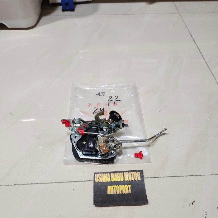 Door Lock Pintu Belakang Toyota Corolla EE80 SE Saloon