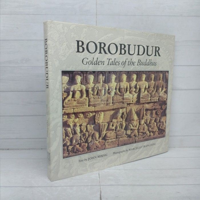 Borobudur Golden Tales Of The Buddhas Buku Hardcover