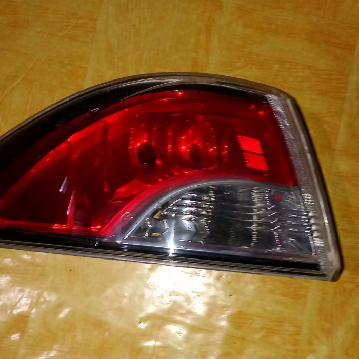 stoplamp mazda 2 sedan L