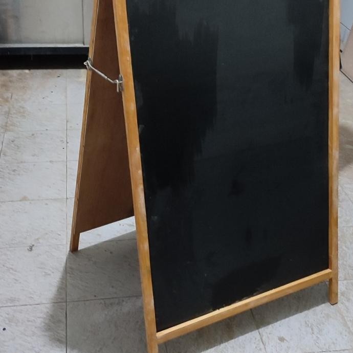 

TERLARIS - papan tulis kapur blackboard 2 muka standing