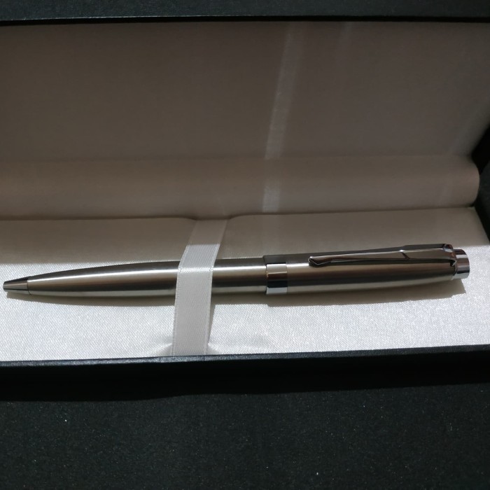 

Farizal - Pen Promosi Metal Ballpoint 410Stainless Steel Chrome Trim Klip Silver