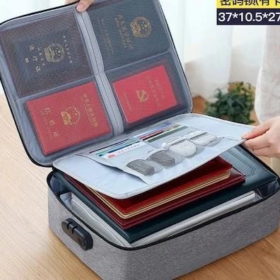 

PRODUK AS TAS PENYIMPANAN DOKUMEN BERGEMBOK TIGA SUSUN DOKUMEN KEEPER
