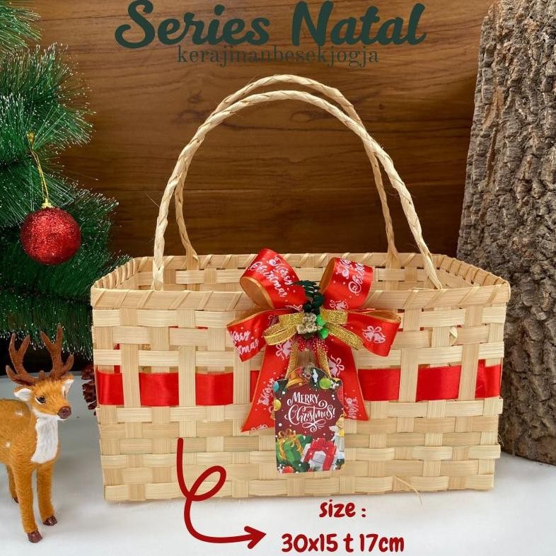 

Series Natal | Tas Anyaman Rumi 15X30 Natural Pita Free Hang Tag Muat Toples Bulat 500Gr 2-6Pcs | Hampers Natal Bingkisa Goodie Bag Mainan Anak