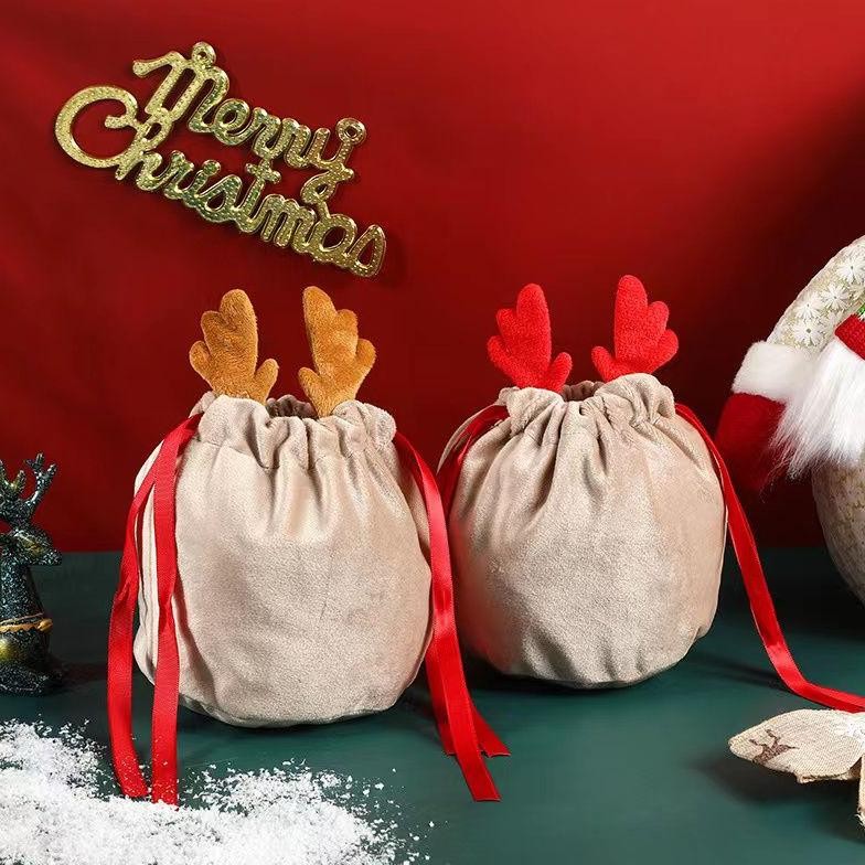 

Kantong Pouch Serut Hampers Natal Bahan Velvet Tempat Hadiah Natal Pouch Gift Stok Baru