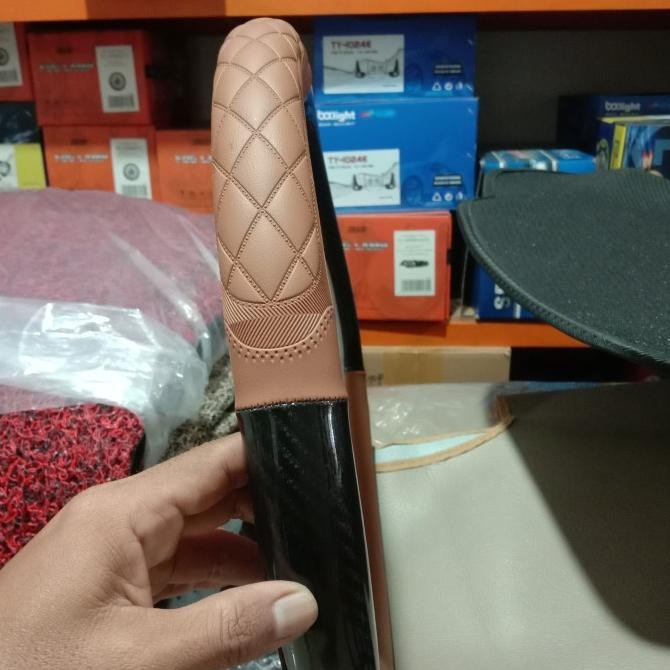 SARUNG STIR COVER STIR MOBIL INNOVA REBORN COKLAT CARBON KULIT