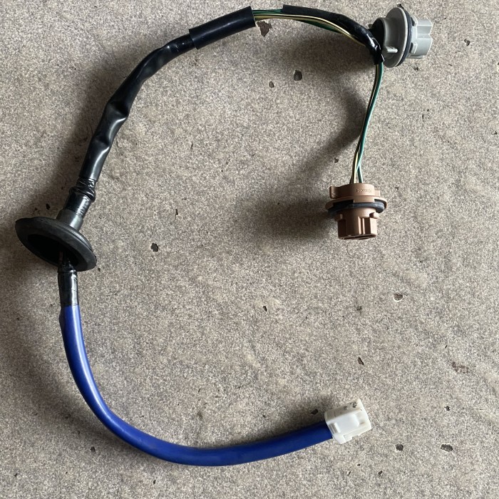 SOCKET LAMPU BELAKANG STOPLAMP INNOVA REBORN ORIGINAL