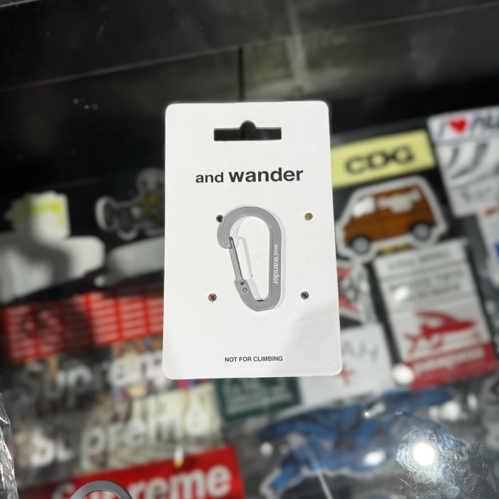 AND WANDER - CARABINER KEY CLOUD