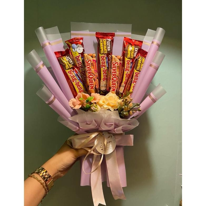 

Buket bunga/ Buket Coklat Silverqueen / Pernikahan hari guru wisuda kado