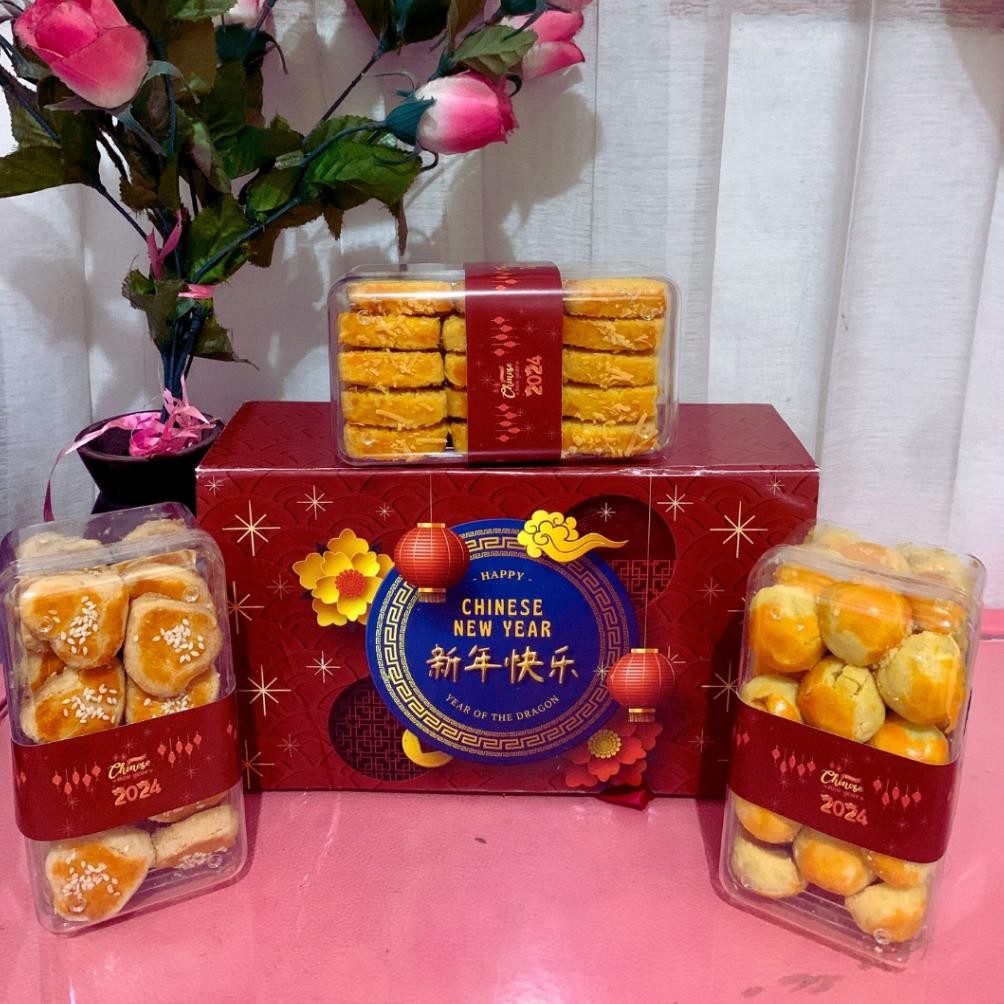 

CR - Termurah !!! Hampers Imlek,Natal,Lebaran Ukuran 350 gr (3 toples 1 paket) mix 11macam kue kering TERLARIS
