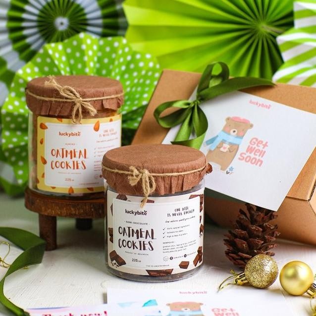 

Get Well Soon (GWS) Hampers/Hampers Lekas Sembuh - Oatmeal Cookies 2 Jar + FREE Greeting Card + Pita