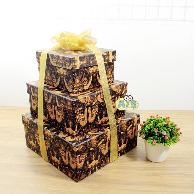 

BARU FOUR SHAPE BOX LOVE&BATIK KIKY SMALL