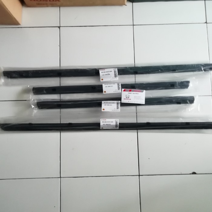 KARET PELIPIT KACA LUAR HONDA JAZZ GE