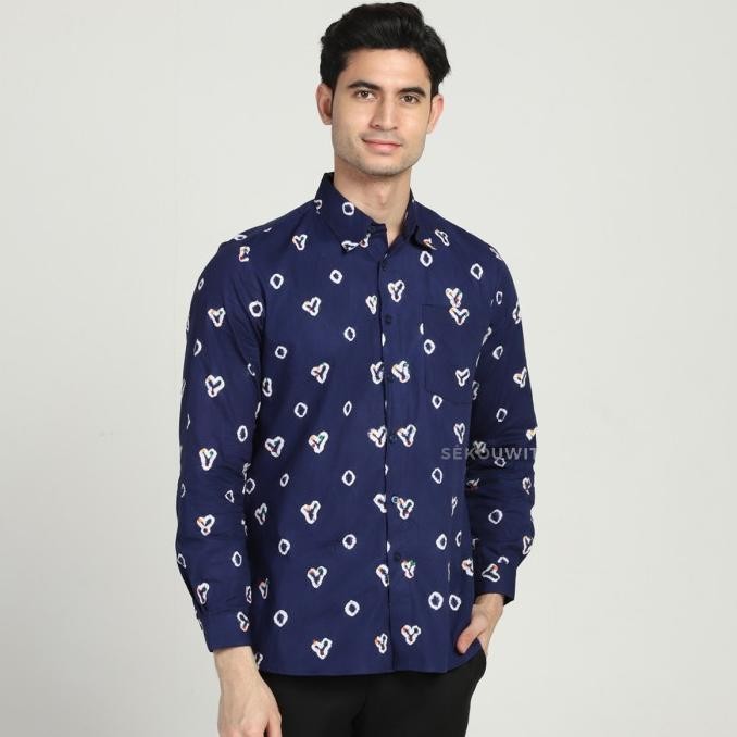 

BLUE- DAMAR KEMEJA FORMAL BATIK JUMPUTAN LENGAN PANJANG SEKOUWIT NAVY BLUE