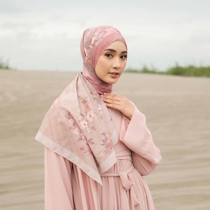 ALF BY ALIF JILBAB SEGI EMPAT PARIS KOREA - SCULPTOR IN ROSEWOOD