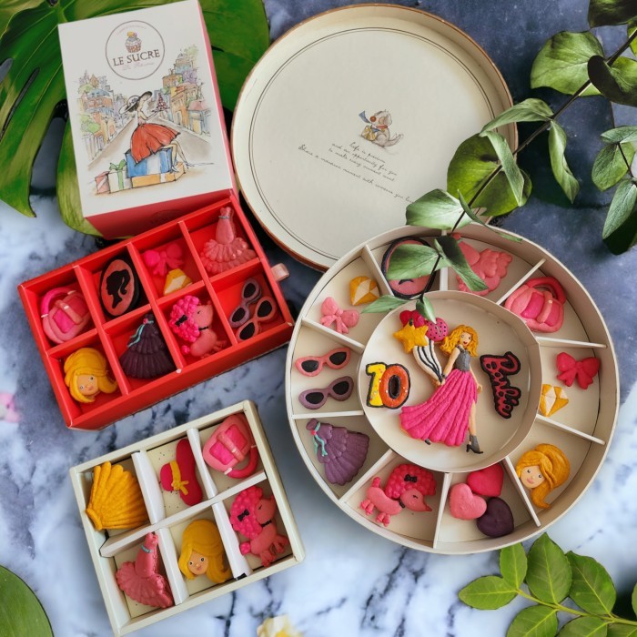 

Barbie macarons box
