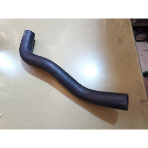 TERPERCAYA Selang Radiator Bawah Futura Injection Spare Part Mobil