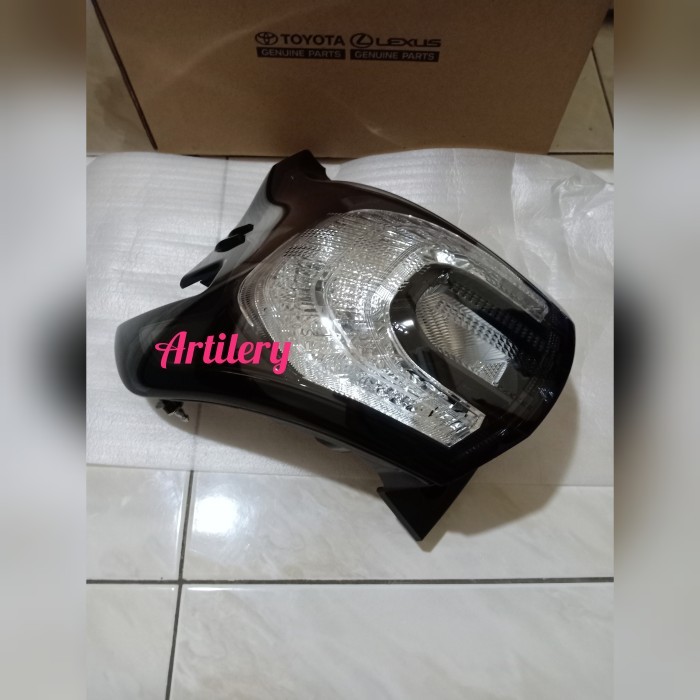 Lampu Stop / Stop Lamp / Lampu Belakang Sienta Original Toyota