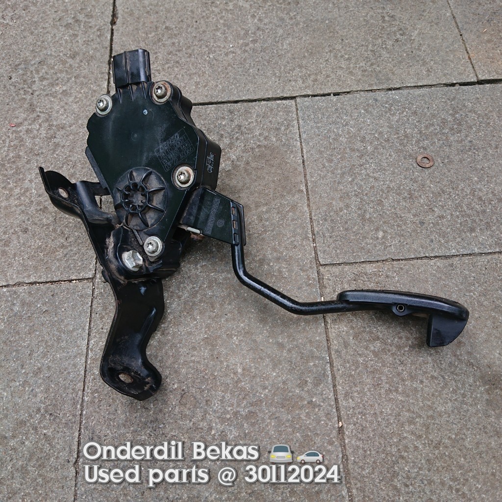 pedal gas accelerator pedal Toyota vios limo gen 2