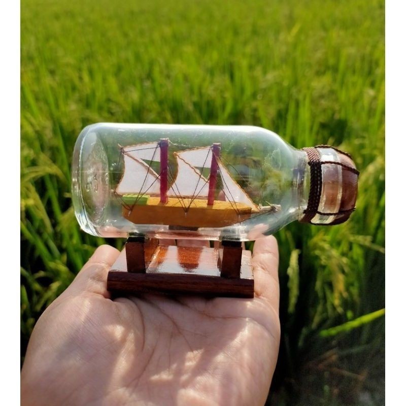 hiasan meja pajangan meja kapal dalam botol kaca ,  kaca botol perahu , kaca hiasan