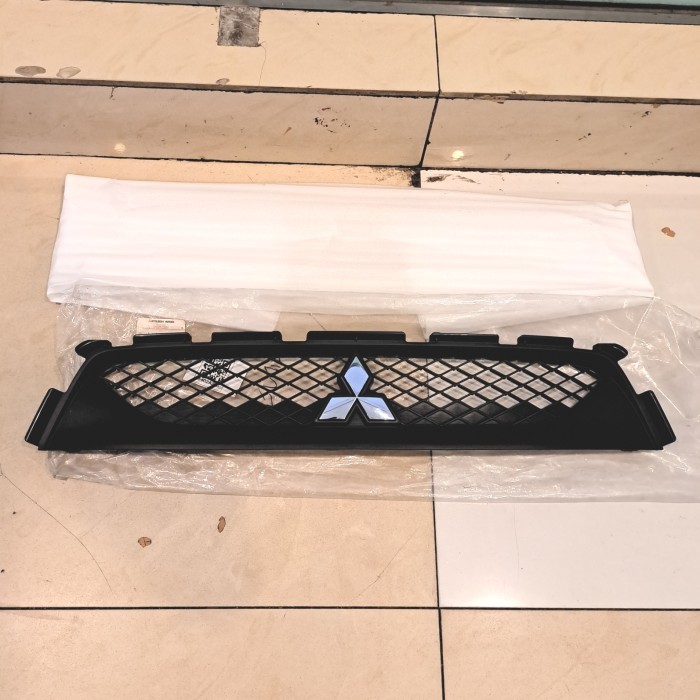 Grill Atas Asli Mitsubishi Outlander 2012