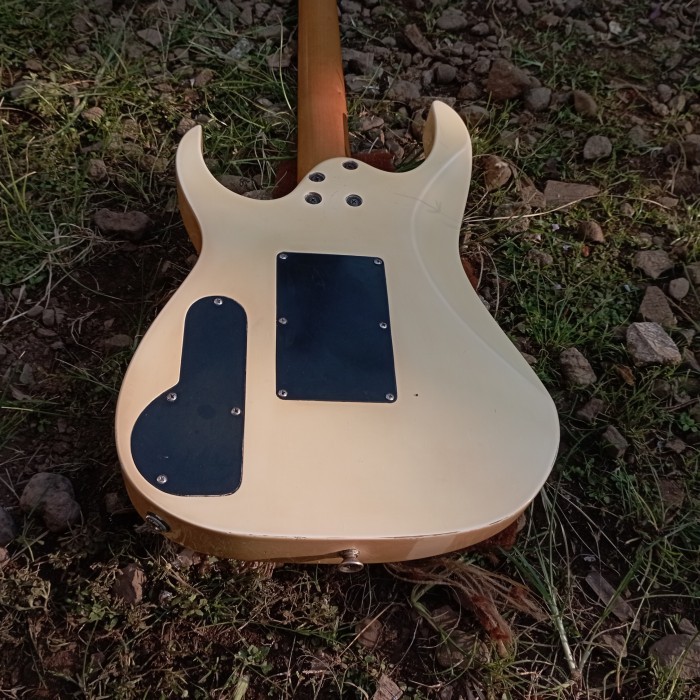 Gitar Ibanez PGM3 WH Paul Gilbert Signature