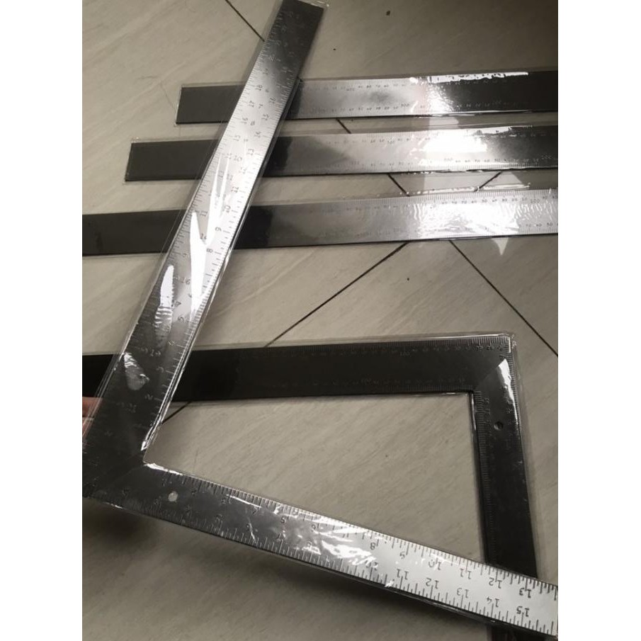 

TERLARIS - Penggaris Siku Stainless Steel Ukuran 60 x 40 cm