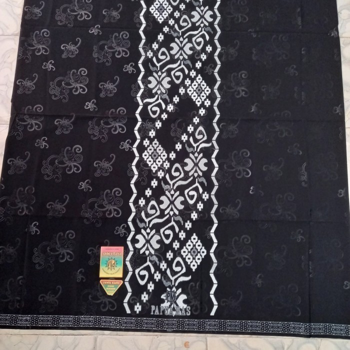 TERLARIS Sarung Papua Mas Samarinda . Sarungnya licin, mudah kering & rapi top - HitamLirisPutih