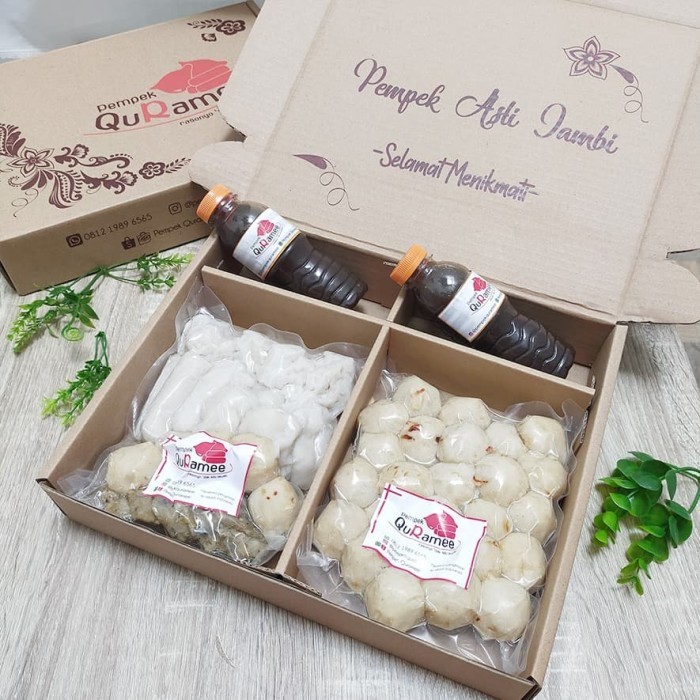 

Special Hampers Pempek Paket Parcel Lebaran Gift Box (Asli Jambi)