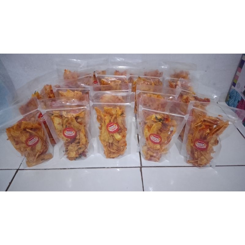 

Keripik singkong pedas gurih daun jeruk cabe asli