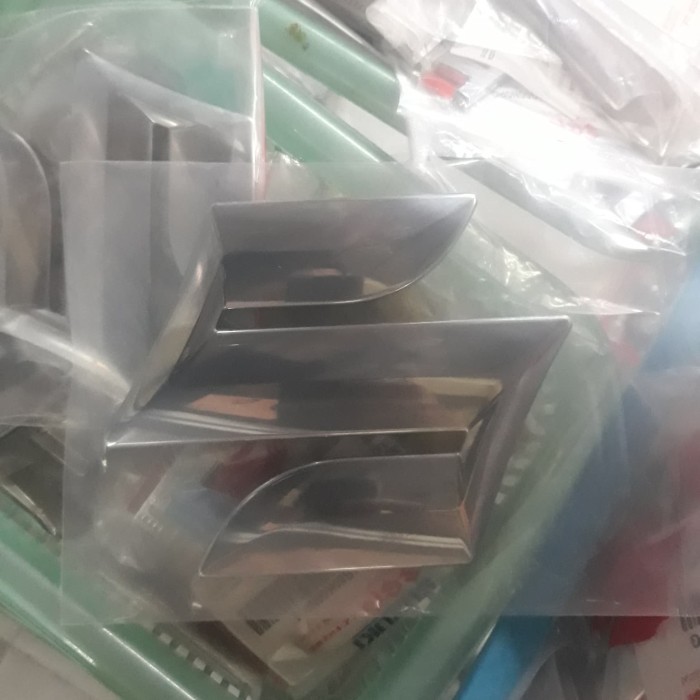 emblem s gril depan granvitara sx4 swift arena new ertiga