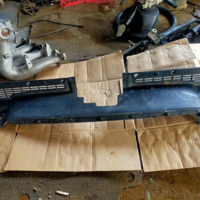 Bantalan Grill Atas Depan Hyundai Trajet New 100 % Original