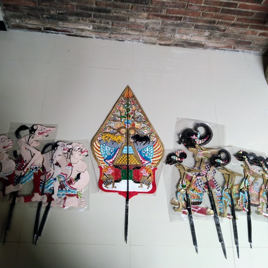 WAYANG KULIT PANDAWA LIMA GUNUNGAN DAN PUNOKAWAN SENO NUGROHO