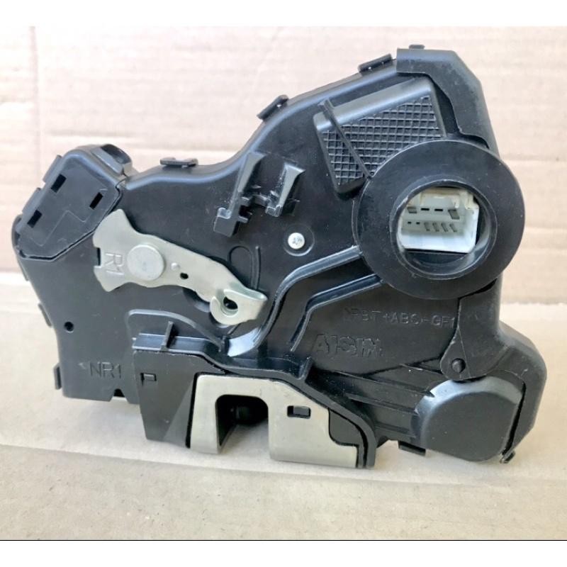 Door Lock Assy Pintu Depan Kanan Mobil Toyota Innova, Fortuner, Alphard, Hilux, Yaris, Vios (Gen 1),