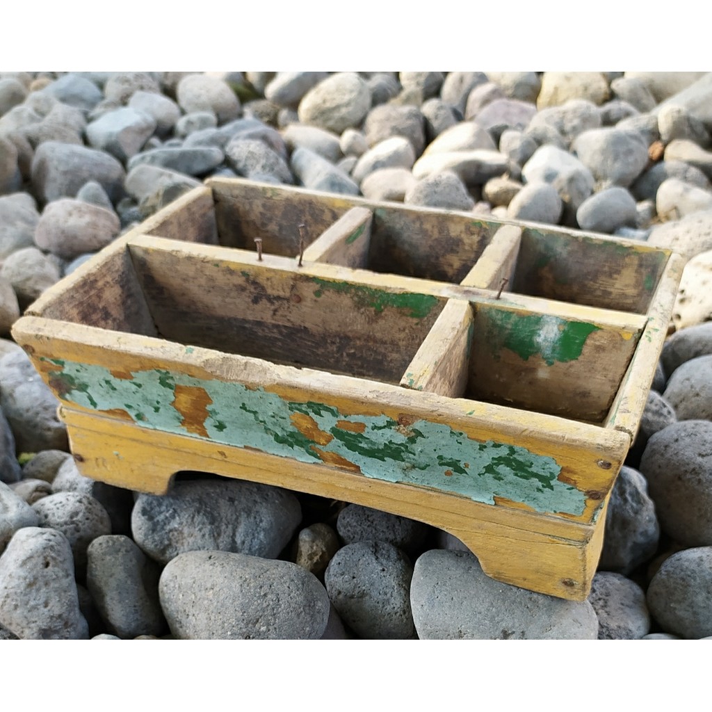 Kotak Kayu Tempat Peralatan Nginang Nyirih Kuno Jadul Lawasan Lokasian