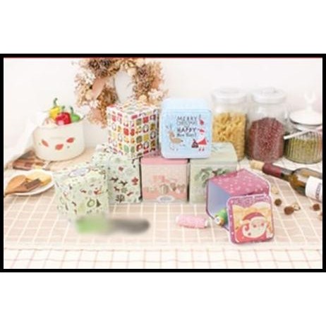 

Christmas Season Tin Box Set / Kotak Tempat Penyimpanan Hadiah Natal