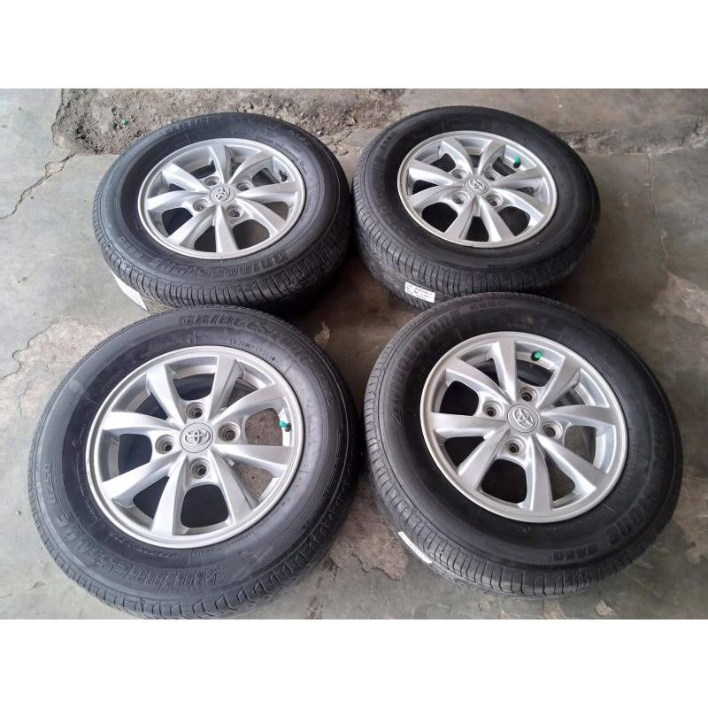 Velg Mobil Bekas Oem Avanza Ring 14 Pcd 4X114.3 + Ban Bridgestone 185 70 R14