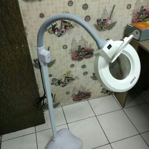 

Lampu Facial Plus Kaca Pembesar/ Led Lamp Facial