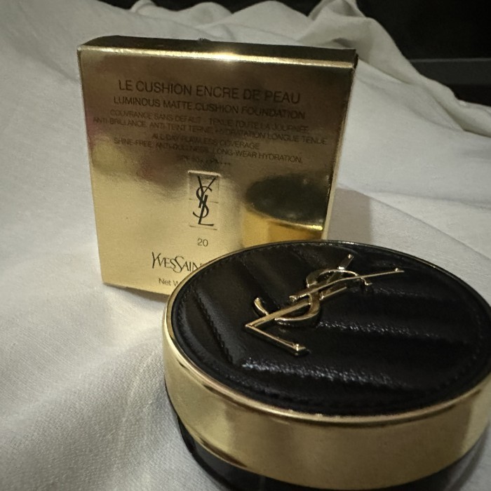 Cushion YSL (Authentic)