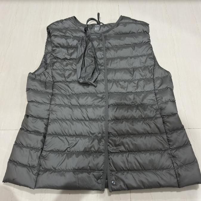 Jaket Rompi Vest Wanita Uniqlo Ultra Light Down With Pouch - Grey Xl - Preloved Original Ranikairini