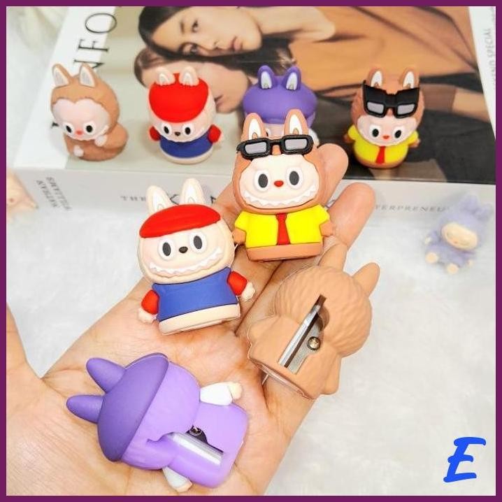 

| STV | SERUTAN + PENGHAPUS LABUBU 1 SET LENGKAP HARGA TERMURAH IMUT LUCU / SET RAUTAN & ERASER LABUBU READY 4 VARIANT WARNA CUTE UNIK ALAT TULIS ANAK KEKINIAN FANCY KUALITAS TERBAIK BISA GROSIR DAN COD