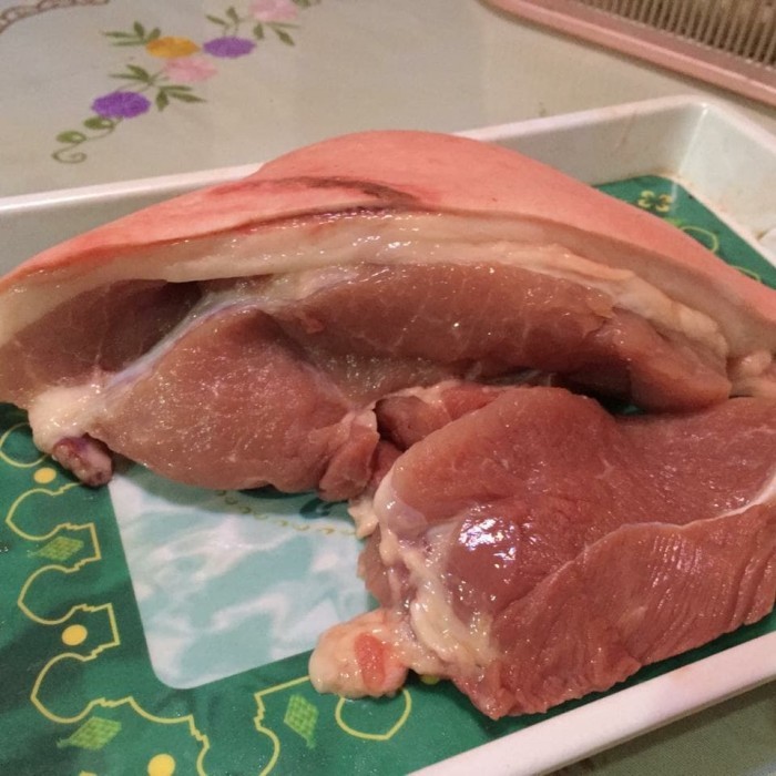 

DAGING BABI BIASA FRESH (MINIM LEMAK)