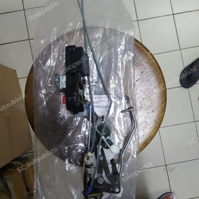 doorlock door lock pintu depan kanan Mitsubishi kuda