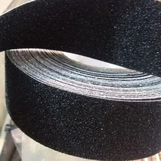 

LAKBAN ANTI SLIP TANGGA / ANTI LICIN LANTAI WARNA HITAM 5 CM X 18 M ASLI