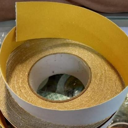 

LAKBAN LANTAI ANTI SLIP TANGGA/KAMAR MANDI SIZE 2IN X 5MTR ASLI