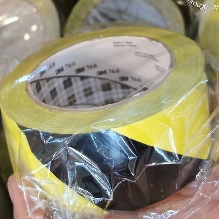 

3M 766 YELLOW BLACK - FLOOR MARKING TAPE - LAKBAN LANTAI ASLI