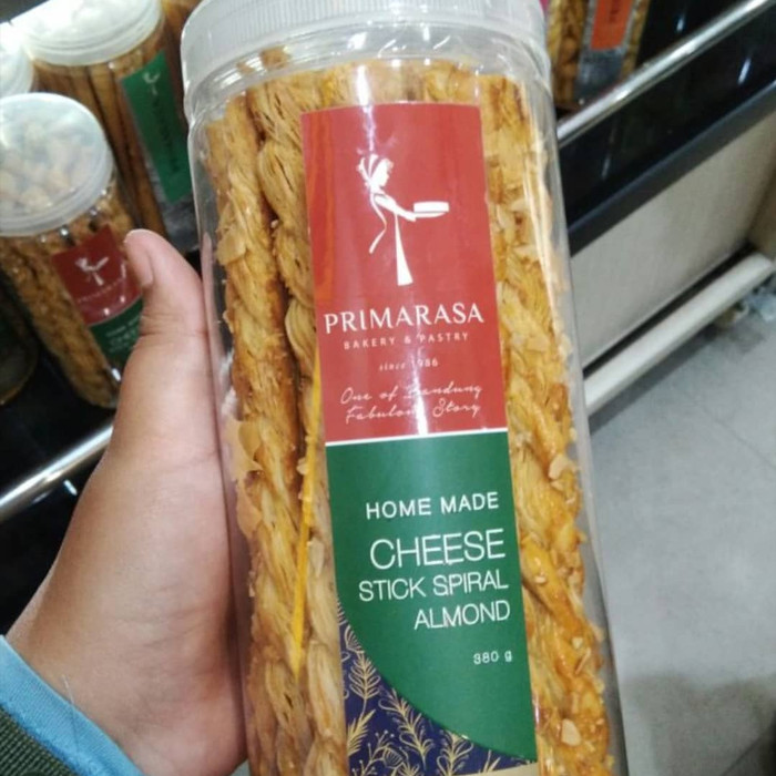 

CHEESE STICK ALMOND SPIRAL