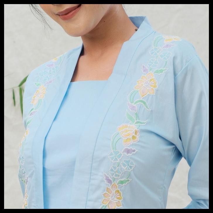 Kebaya Encim Bordir Lengan Panjang Meradelima Katun Jepang Biru Muda Baby Blue Best Seller
