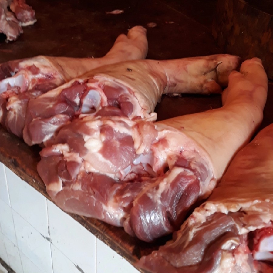 

Kaki Babi / cukiok / cu kiok / Pork arm Fresh segar - 1 kg
